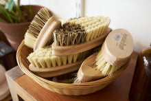 Load image into Gallery viewer, Oval Vegetable Brush